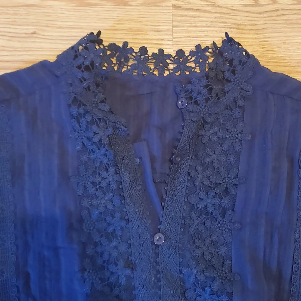 NWOT Elegant Navy Blue Lace Trim Blouse Medium - Picture 3 of 10